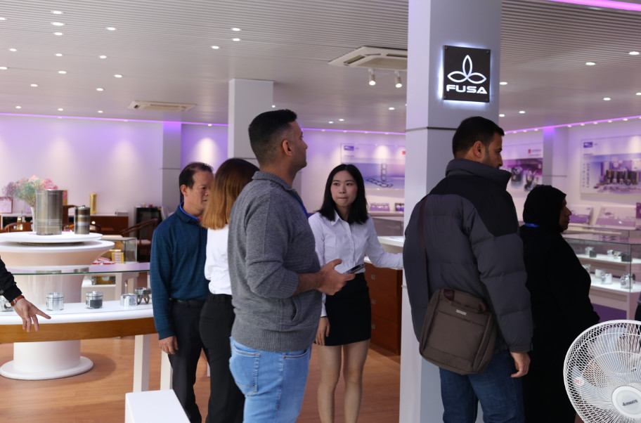 伊拉克重建公共财政及支出问责能力研修班：由财政部、总理办、内阁秘书处和石油部等政要莅临广州扶商缸套有限公司现场参观指导和考察。